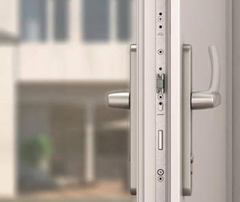 H600, a handle-operated multi-point locking system for a swing door